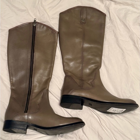 Frye Shoes - NWT Frye Marissa Inside Zip Boots - Olive Green - Size 8 - Rare Color Western